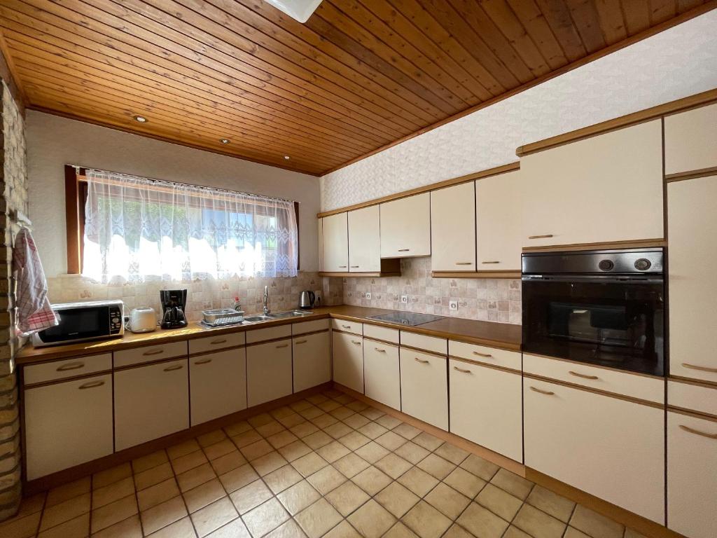 Kuchyň nebo kuchyňský kout v ubytování Gasthaus A&S - Oostende - Beach