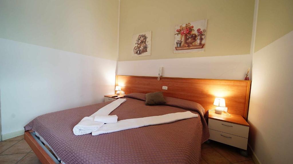 a bedroom with a bed with two lights on it at Destiny rooms valpolicella in Pedemonte