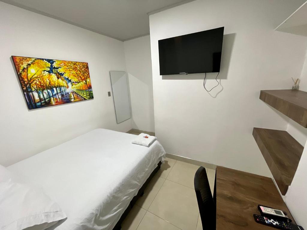 TV a/nebo společenská místnost v ubytování HOTEL LIGHT PLAZA