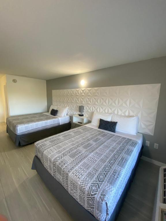 Ένα ή περισσότερα κρεβάτια σε δωμάτιο στο A & S Vacation Rooms