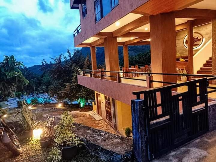 Balkón nebo terasa v ubytování World's End Base Eco-Village