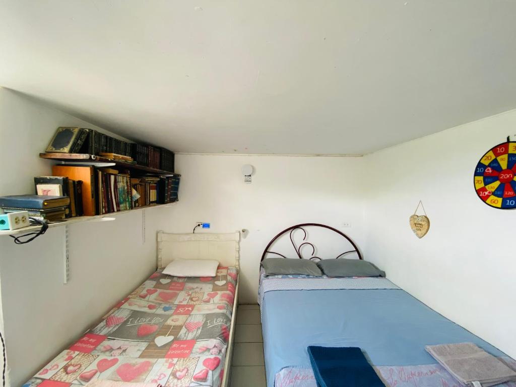 Voodi või voodid majutusasutuse Casa Feliz Hostal toas