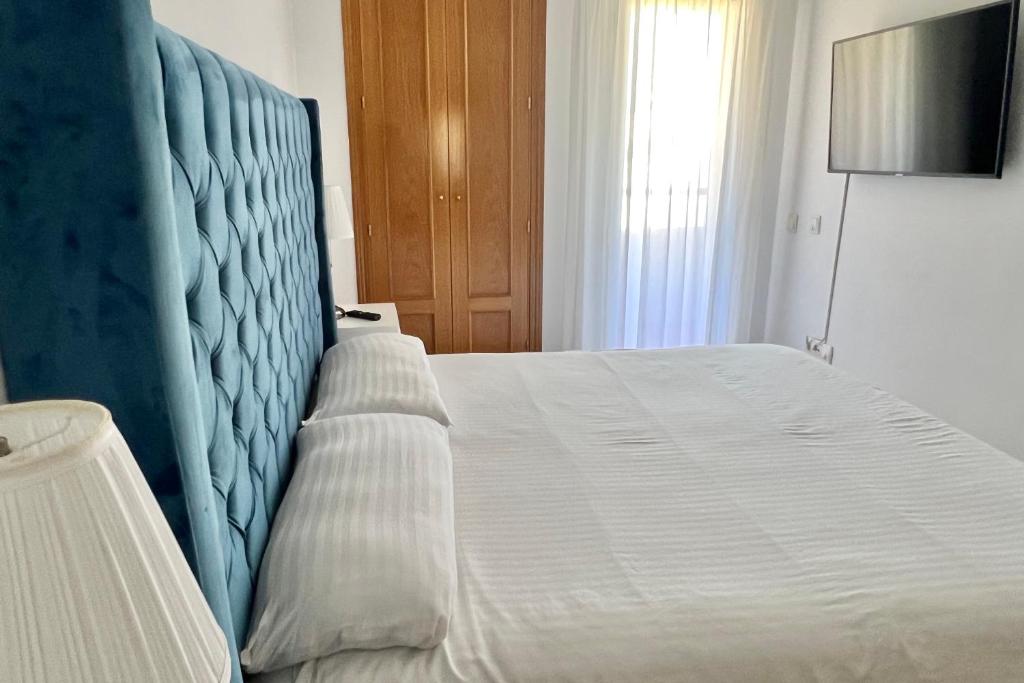Posteľ alebo postele v izbe v ubytovaní MARBELLA - ALICATE BEACHFRONT Apartment-9