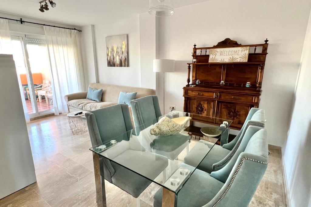 Posedenie v ubytovaní MARBELLA - ALICATE BEACHFRONT Apartment-9