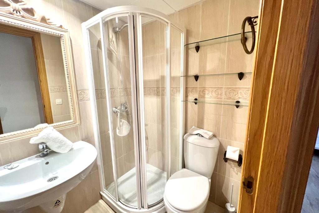 Kúpeľňa v ubytovaní MARBELLA - ALICATE BEACHFRONT Apartment-9