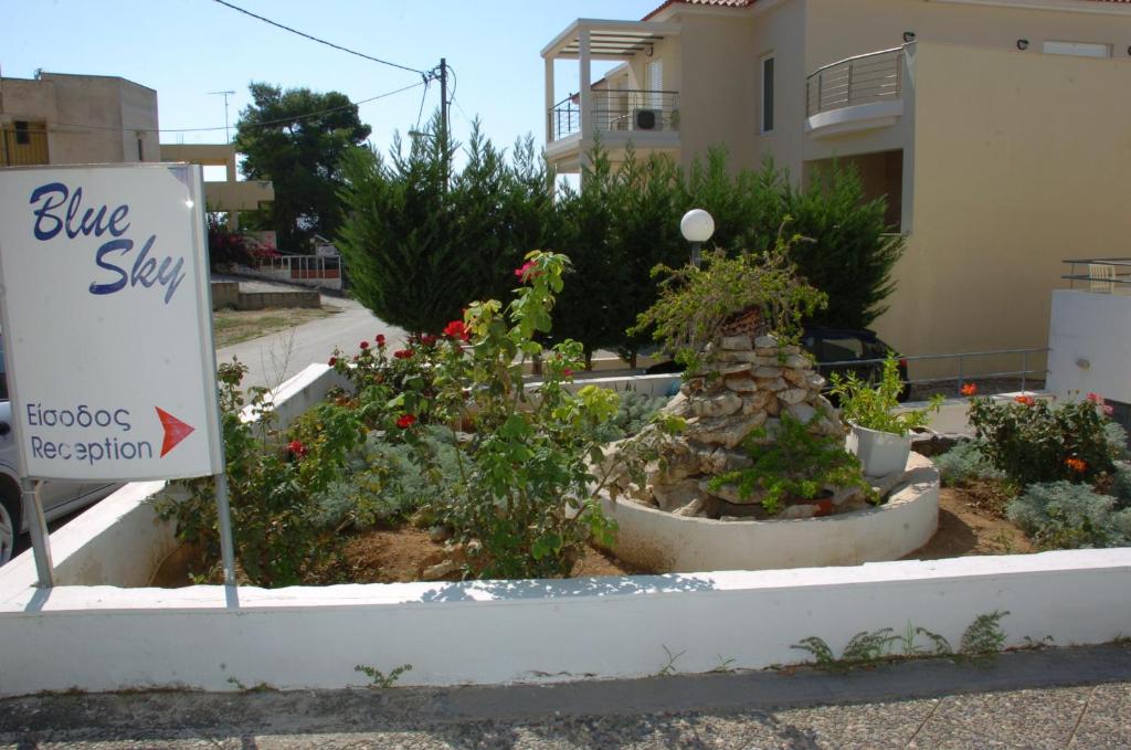 Blue Sky Hotel Apartments - 19