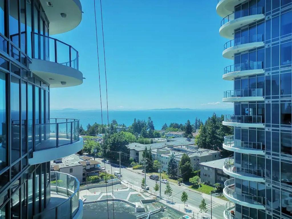 Seaview condo with spacious space, White Rock (updated prices 2024)