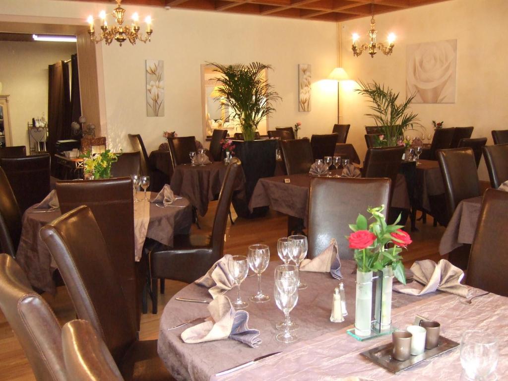 Restaurace v ubytování Logis L'Ecu De France