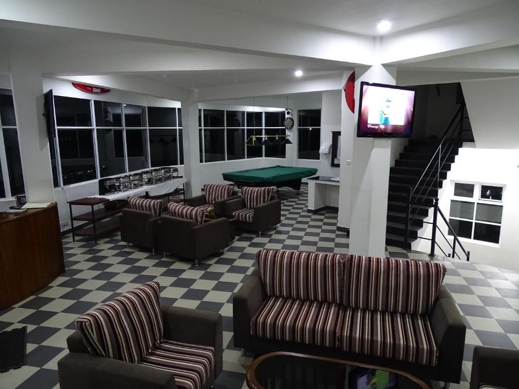 TV a/nebo společenská místnost v ubytování Kandy Supreme Hotel