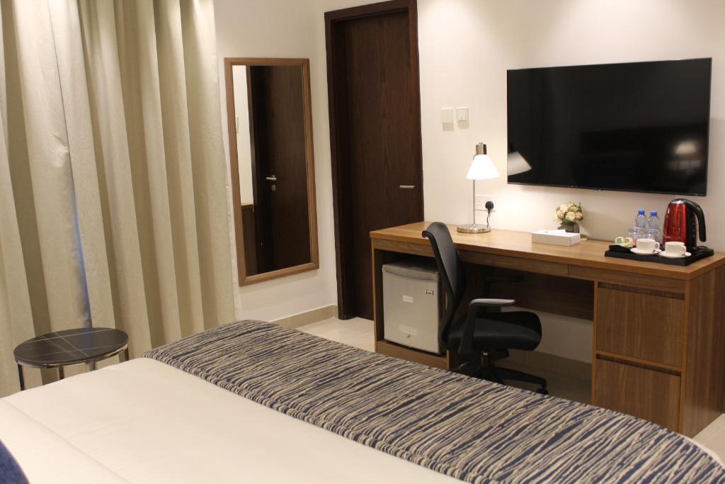 TV a/nebo společenská místnost v ubytování Duqm Express Hotel