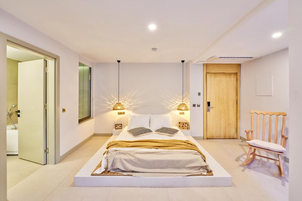 Postel nebo postele na pokoji v ubytování Lilium Boutique Hotel