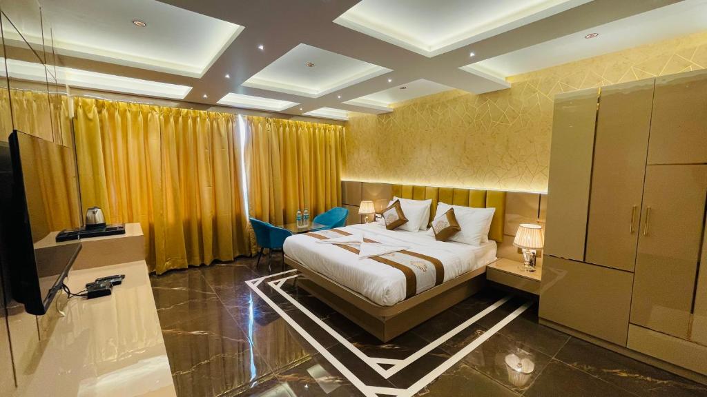 Home2 Renaissance Club - Deluxe Suite