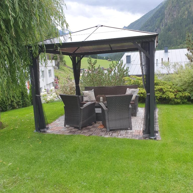 Vonkajšia záhrada v ubytovaní Pitztal Ferienwohnungen