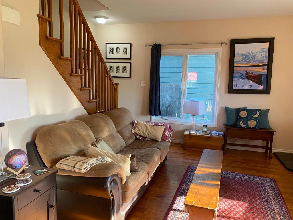 Lakefield Cottage on Otonabee River, Lakefield (updated prices 2024)