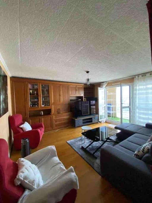 Photo de la galerie de l'établissement Grand Appartement pour famille, à Rosny-sous-Bois