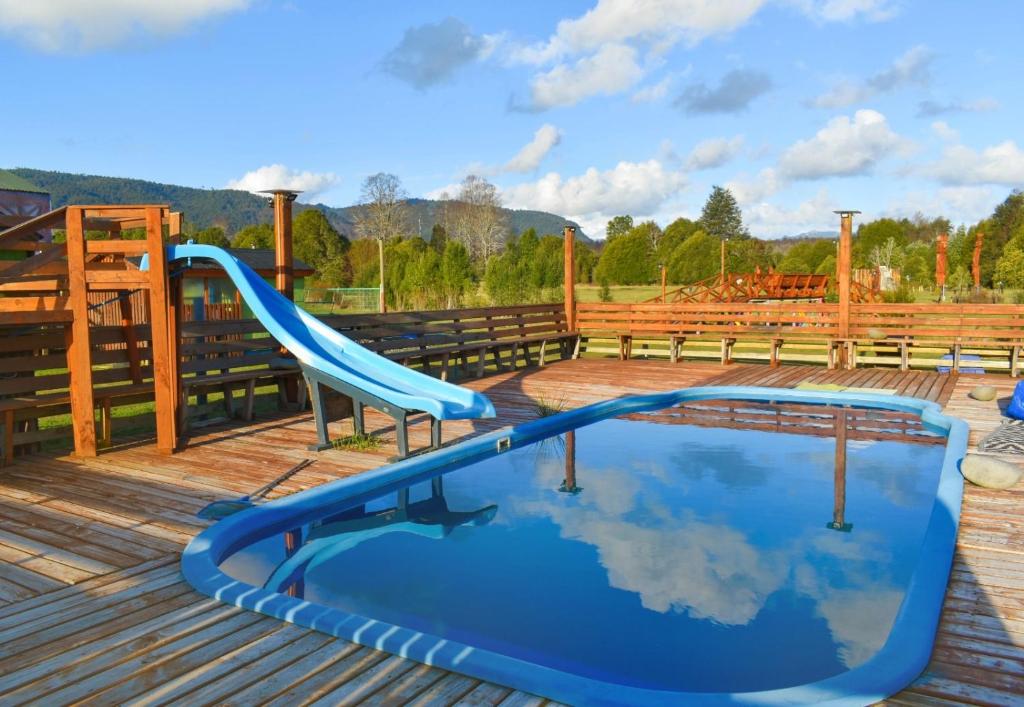 Bazén v ubytování Parques de Afunalhue nebo v jeho okolí
