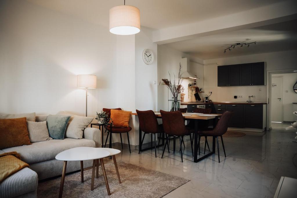 Offenes Stilvolles Stadthaus, RamsteinMiesenbach (updated prices 2024)