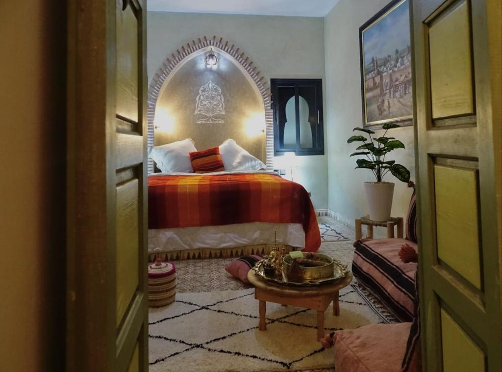 Postel nebo postele na pokoji v ubytování Riad Ennaciri