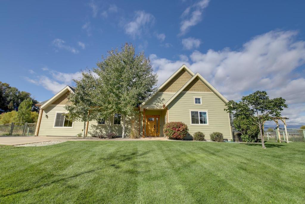 PetFriendly Stevensville Home with Mountain Views!, Stevensville