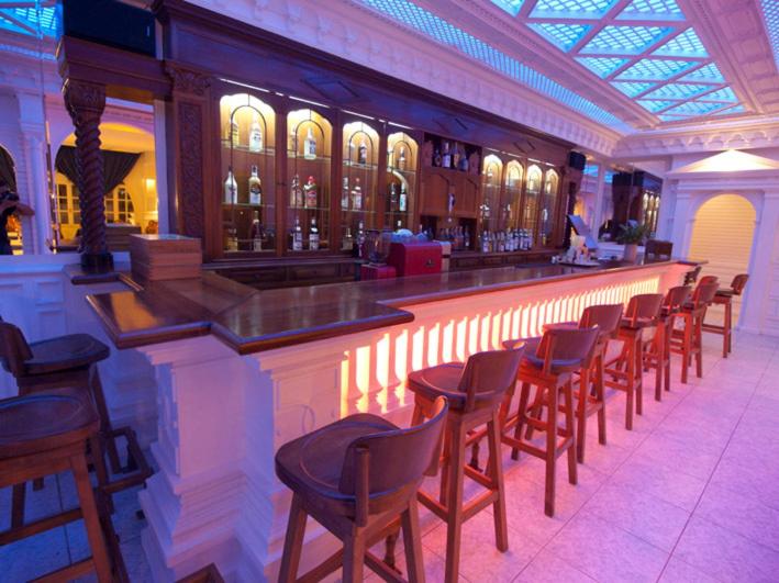 Restoran või mõni muu söögikoht majutusasutuses Parthenon