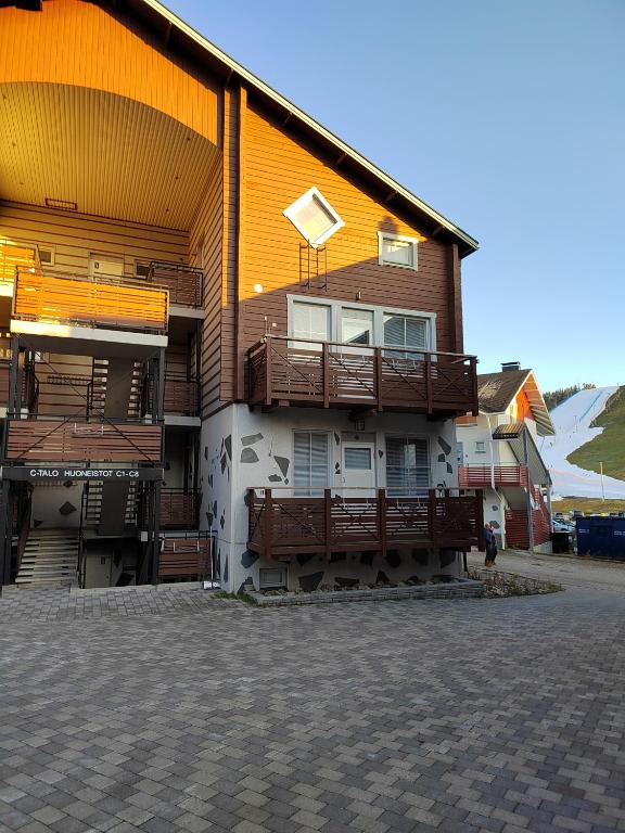 a building with balconies on the side of it at Levin Kolmio C4 in Kittilä