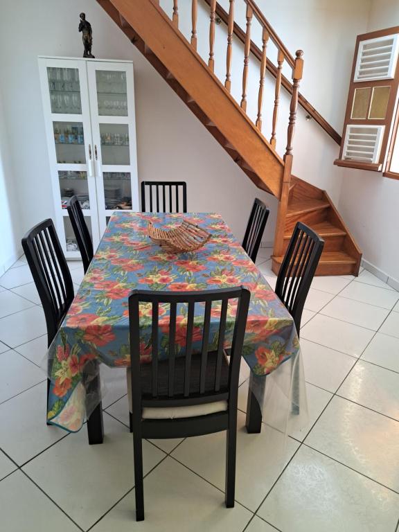Posezení v ubytování MAISON de VACANCES ANSES D'ARLET