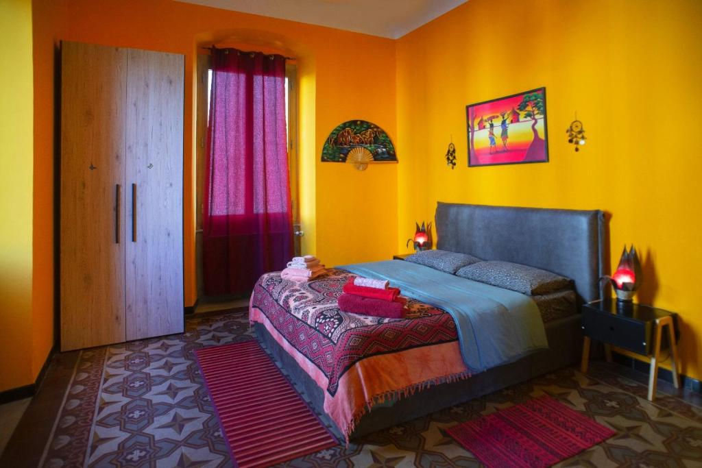Llit o llits en una habitació de KOMODO La Spezia & Cinque Terre