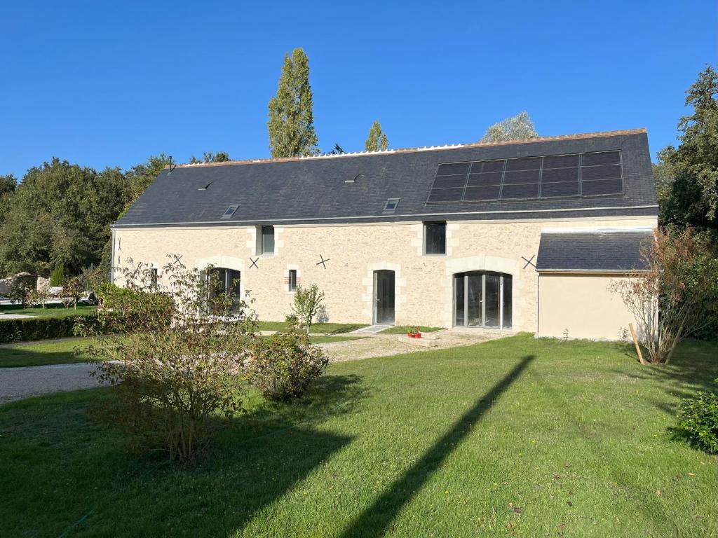 a large white building with solar panels on the roof at Les gîtes de La Pellerie - 2 piscines &amp; spa Jacuzzi - Touraine - 3 gîtes - familial, calme, campagne in Saint-Branchs