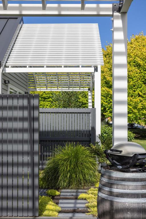 305 in the Vines - Resim 20