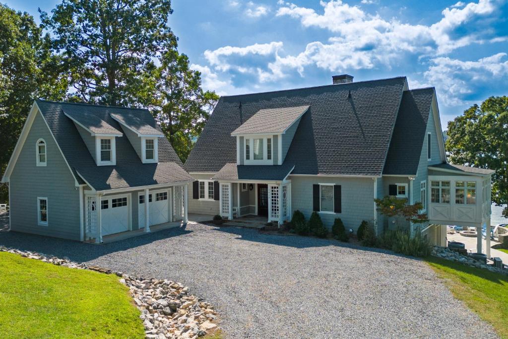 Soulshine Smith Mountain Lake, (updated prices 2024)