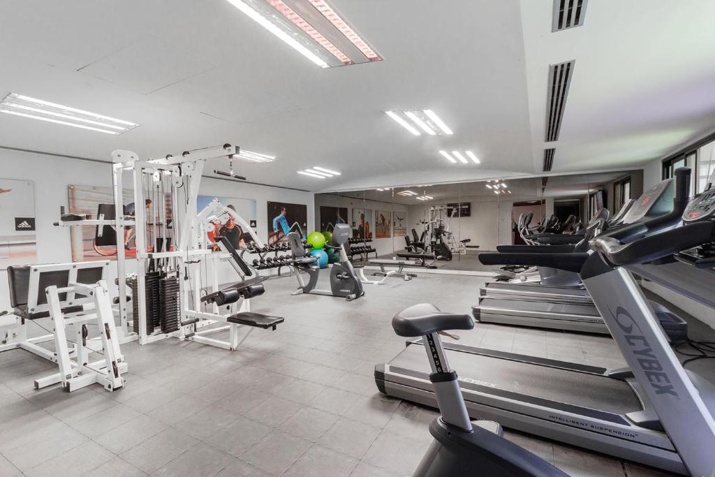 Fitness centrum a/nebo fitness zařízení v ubytování Camino Real Guadalajara