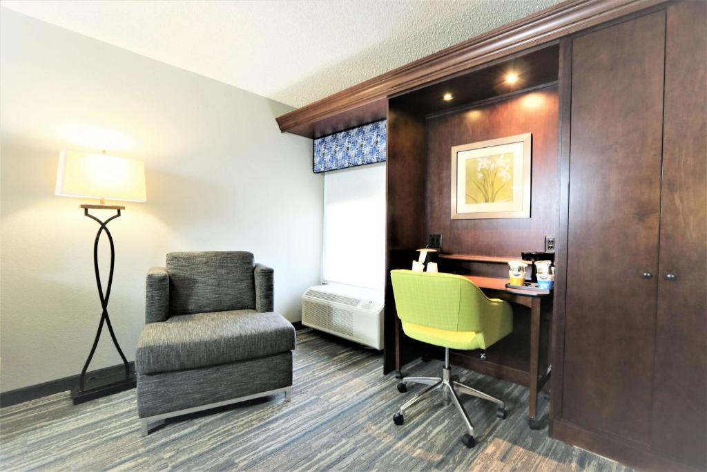 Hampton Inn Atlanta-Cumberland Mall/Cobb Galleria Area - Chambre King Avec Douche - Non-Fumeurs