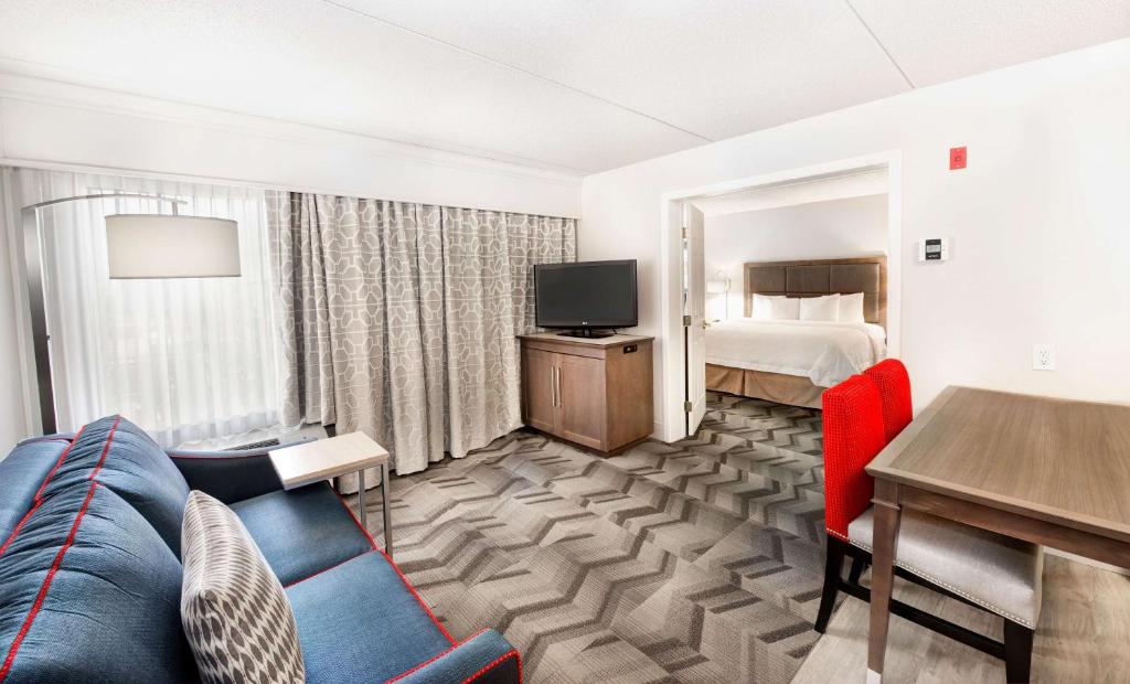 Hampton Inn & Suites Atlanta-Galleria - 