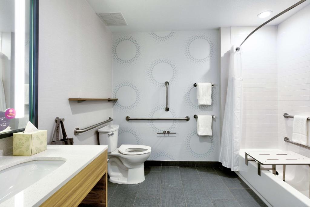 Tru By Hilton Austin Nw Arboretum, Tx - Queen Room With Two Queen Beds - Mobility Access