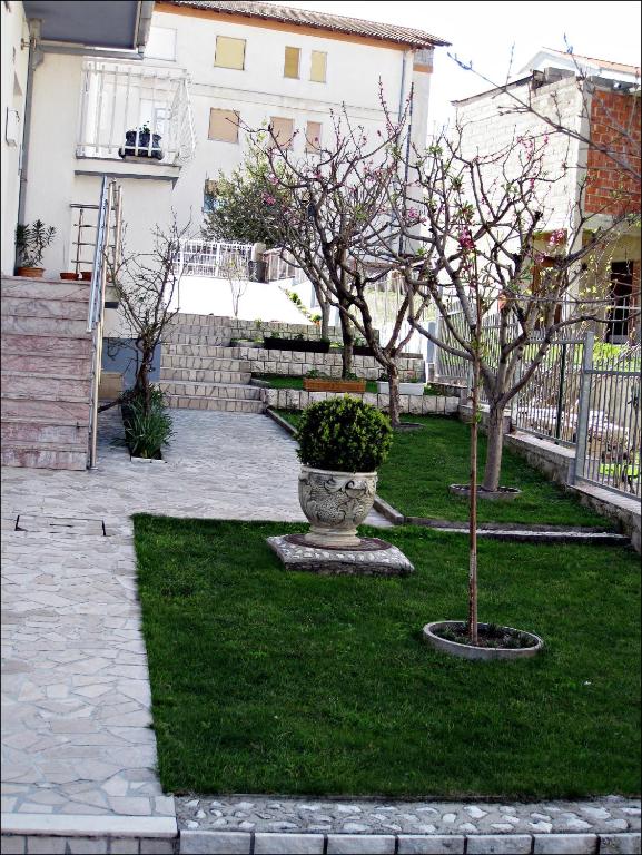 Vonkajšia záhrada v ubytovaní Apartment Blaž