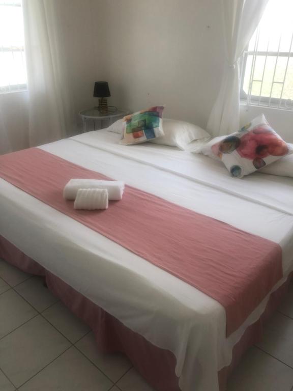 Postel nebo postele na pokoji v ubytování Home2Home Guesthouse