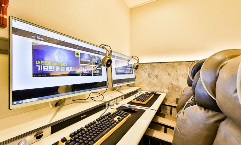 TV a/nebo společenská místnost v ubytování Beyond Hotel