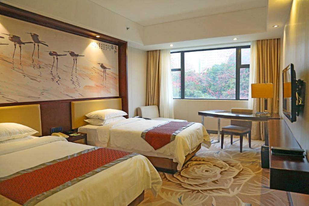 Postel nebo postele na pokoji v ubytování Guangdong Yingbin Hotel-Free Canton Fair Shuttle Bus