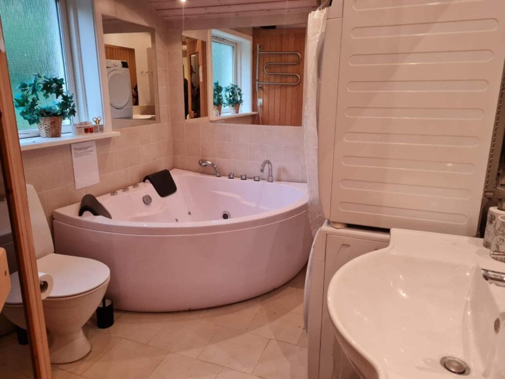 Fotografie z fotogalerie ubytování Two-Bedroom Holiday home in Blidö 1 v destinaci Vejby
