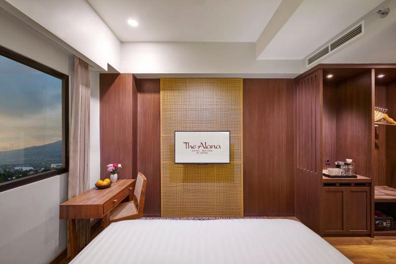 Postel nebo postele na pokoji v ubytování The Alana Hotel Malang