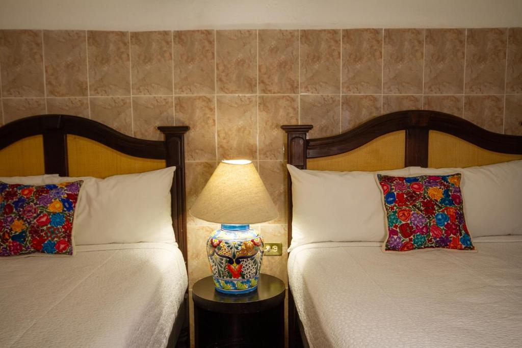 Postel nebo postele na pokoji v ubytování Hotel del Sol
