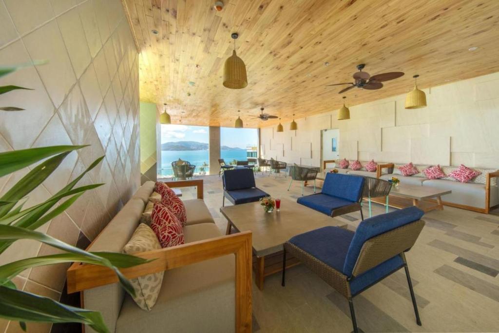 Khu vực ghế ngồi tại Panorama Nha Trang Central Condotel