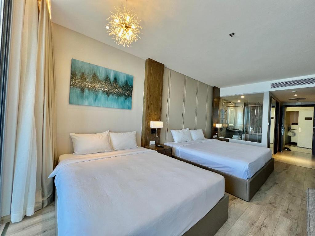 Giường trong phòng chung tại Panorama Nha Trang Central Condotel