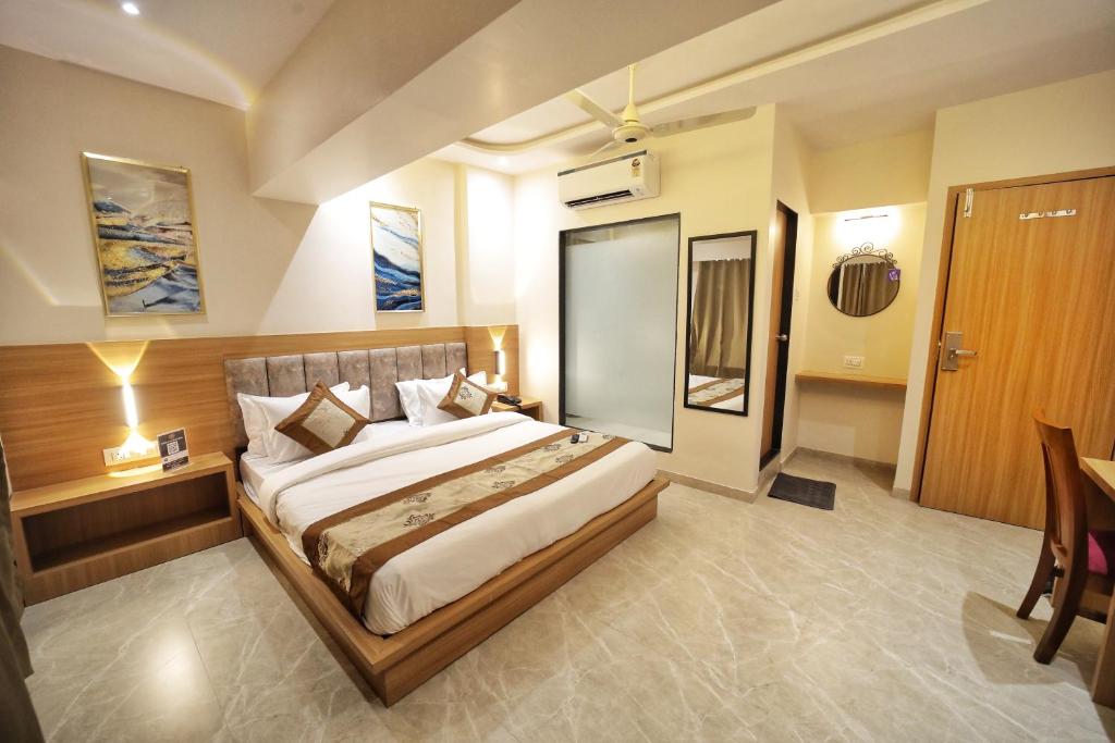 a bedroom with a large bed in a room at HOTEL ALFA EXECUTIVE in Mumbai