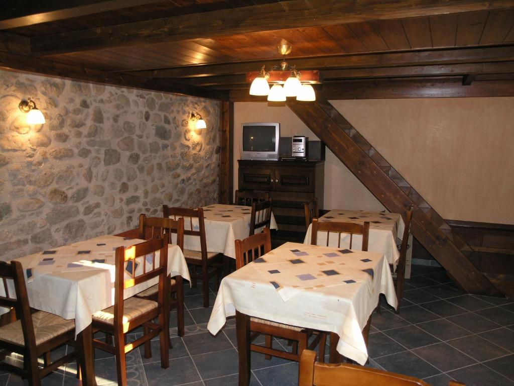 Televízia a/alebo spoločenská miestnosť v ubytovaní Petrino Guesthouse