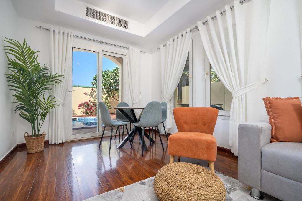 Fotografie z fotogalerie ubytování ALH Vacay - Springs 8 - 2 Bedrooms with Maid room v Dubaji