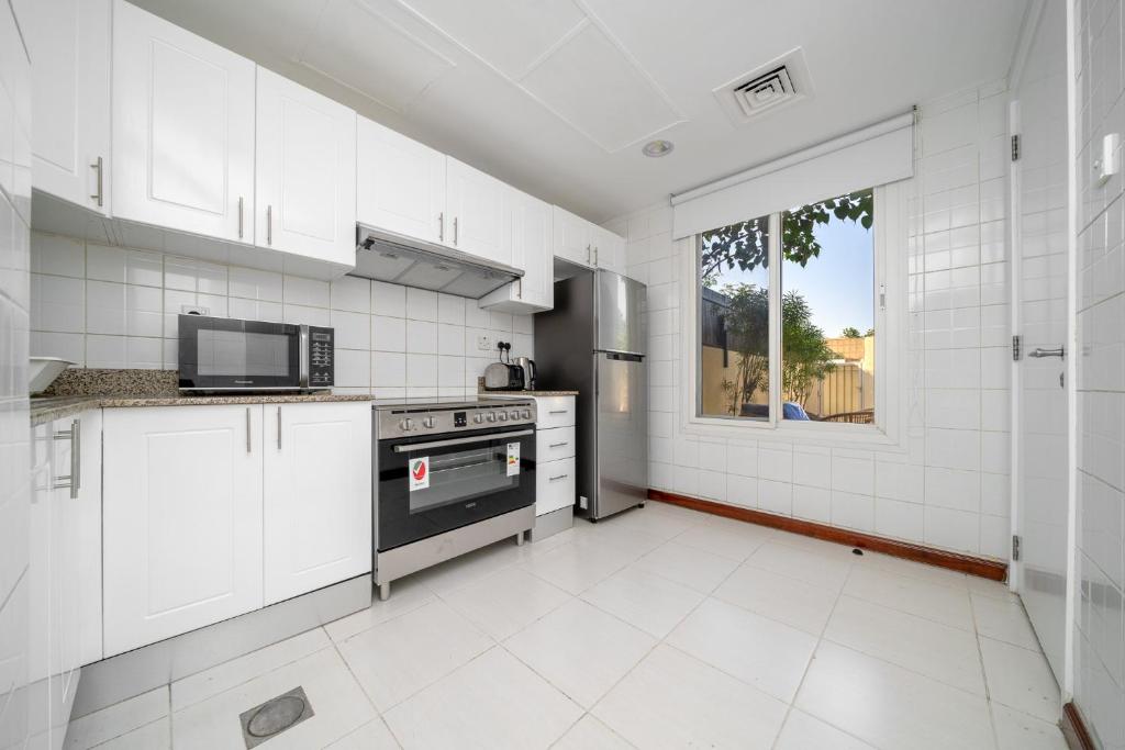 Fotografie z fotogalerie ubytování ALH Vacay - Springs 8 - 2 Bedrooms with Maid room v Dubaji