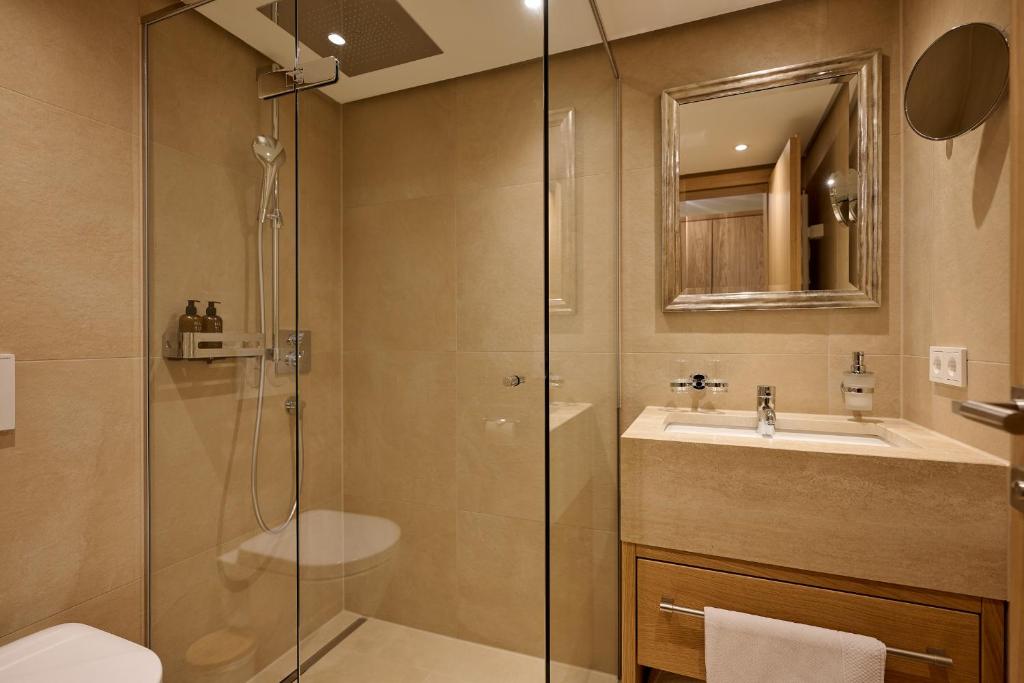 Koupelna v ubytování Hotel Garni Schneider
