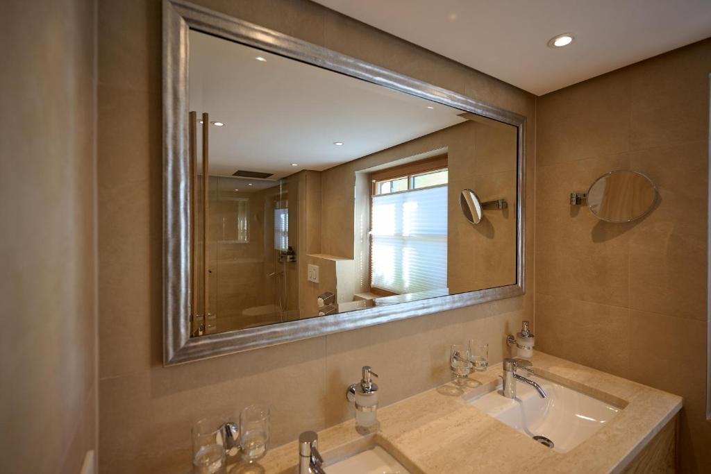 Koupelna v ubytování Hotel Garni Schneider
