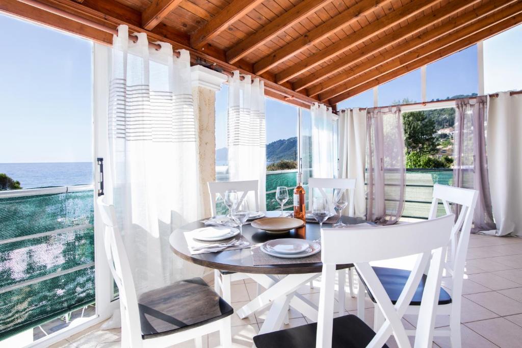Balkón nebo terasa v ubytování Agios Gordios Ammos House